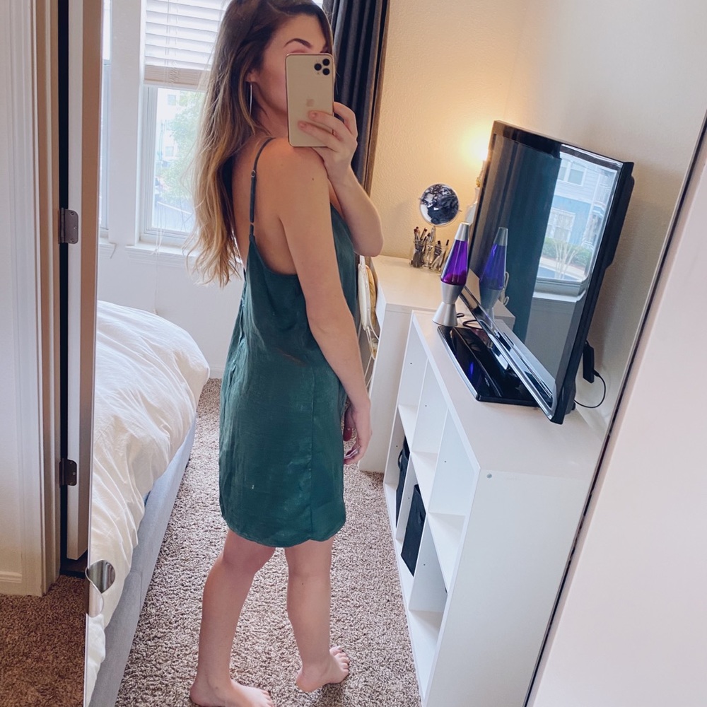 Green silk dress - Picture 2 of 3